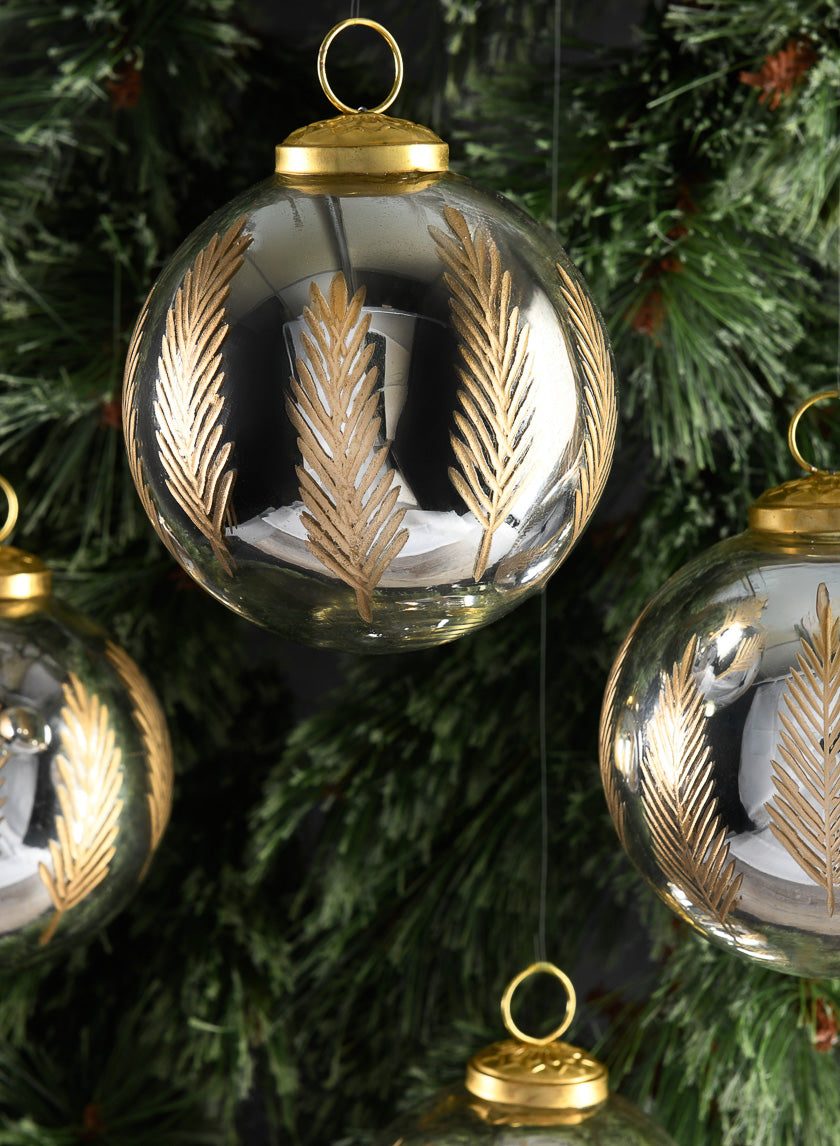 4in Round Al-Hambra Palm Leaf Silver Glass Ornament, Set of 4 Decor Jamali Garden