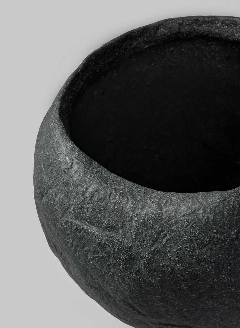 Shirak Poly-Stone Rough Black Planter Decor Jamali Garden