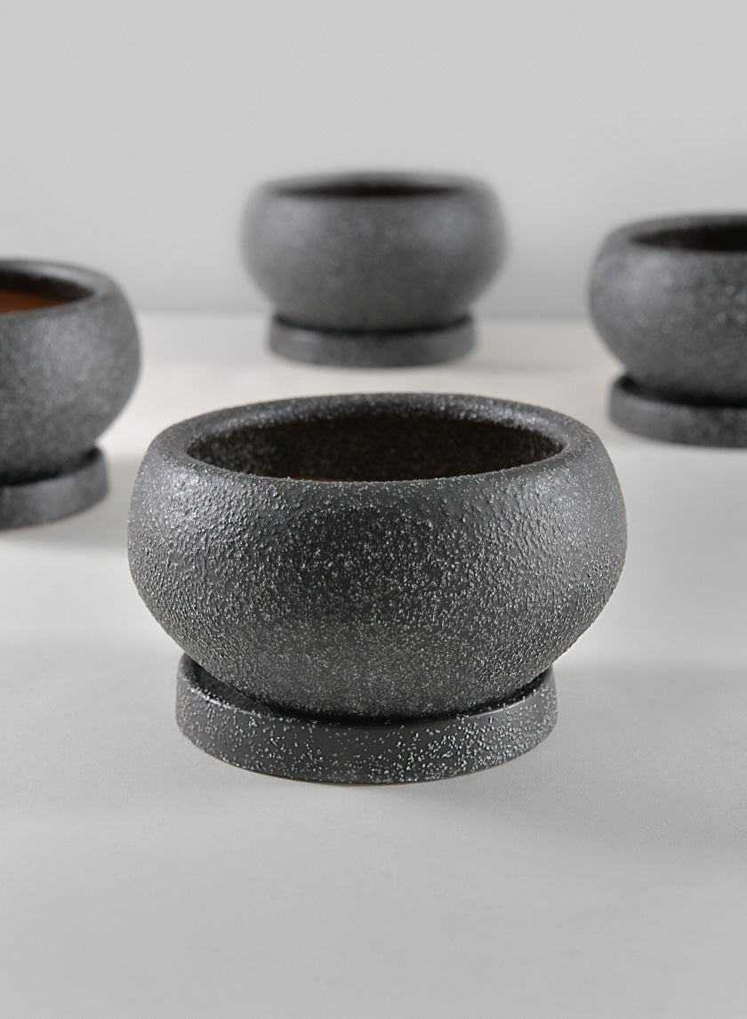 4.5in Wide Vasteras Sand Black Low Pot with Saucer, Set of 4 Decor Jamali Garden