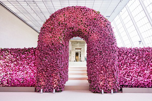 The entrance to dinner, Met Gala 2016.