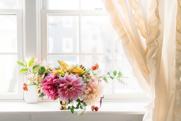 windowsill dahlia arrangement from style me pretty