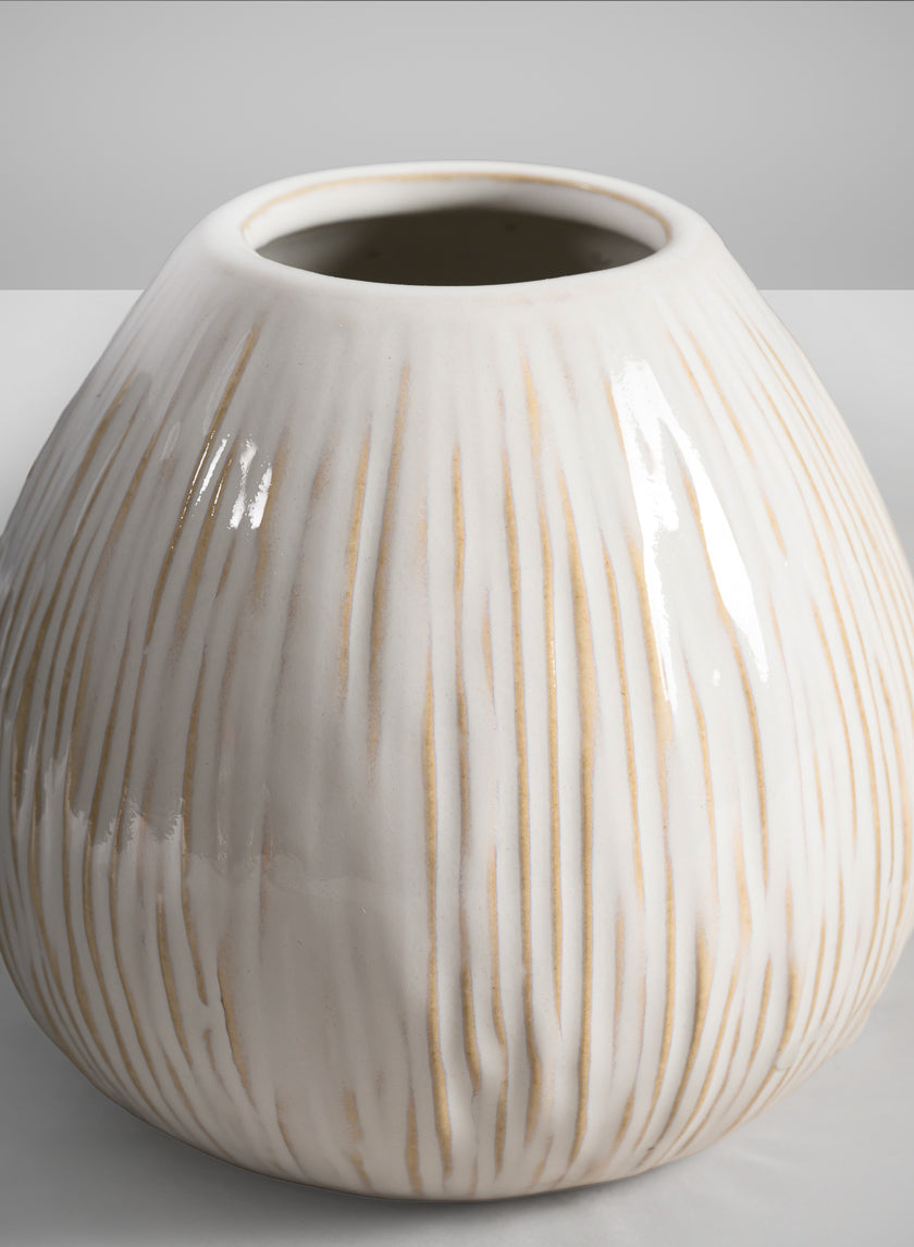 4.5in Tall Faro Aged White Ceramic Vase Decor Jamali Garden