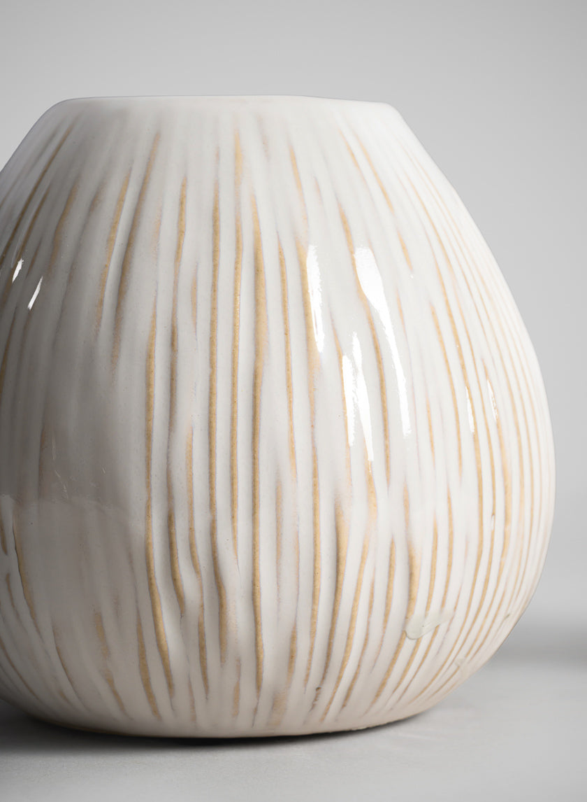 4.5in Tall Faro Aged White Ceramic Vase Decor Jamali Garden